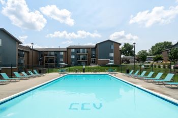 Swimming pool & sun deck